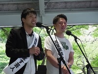 米原市ビワマス応援大使委嘱式の様子。(c)吉本興業