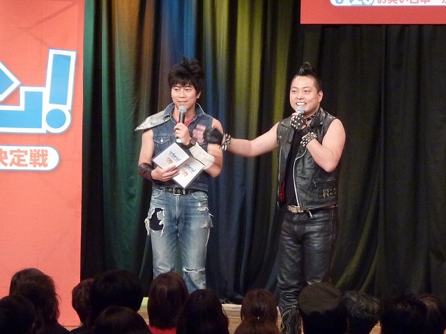 司会のキャベツ確認中。(c)NTV