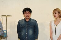 「クロユリ団地」を1人で鑑賞しなければならないことを聞かされ表情が曇る山里（左）と水沢アリー（右）。