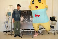 報道陣からのリクエストに応え、思い切りジャンプするふなっしー。