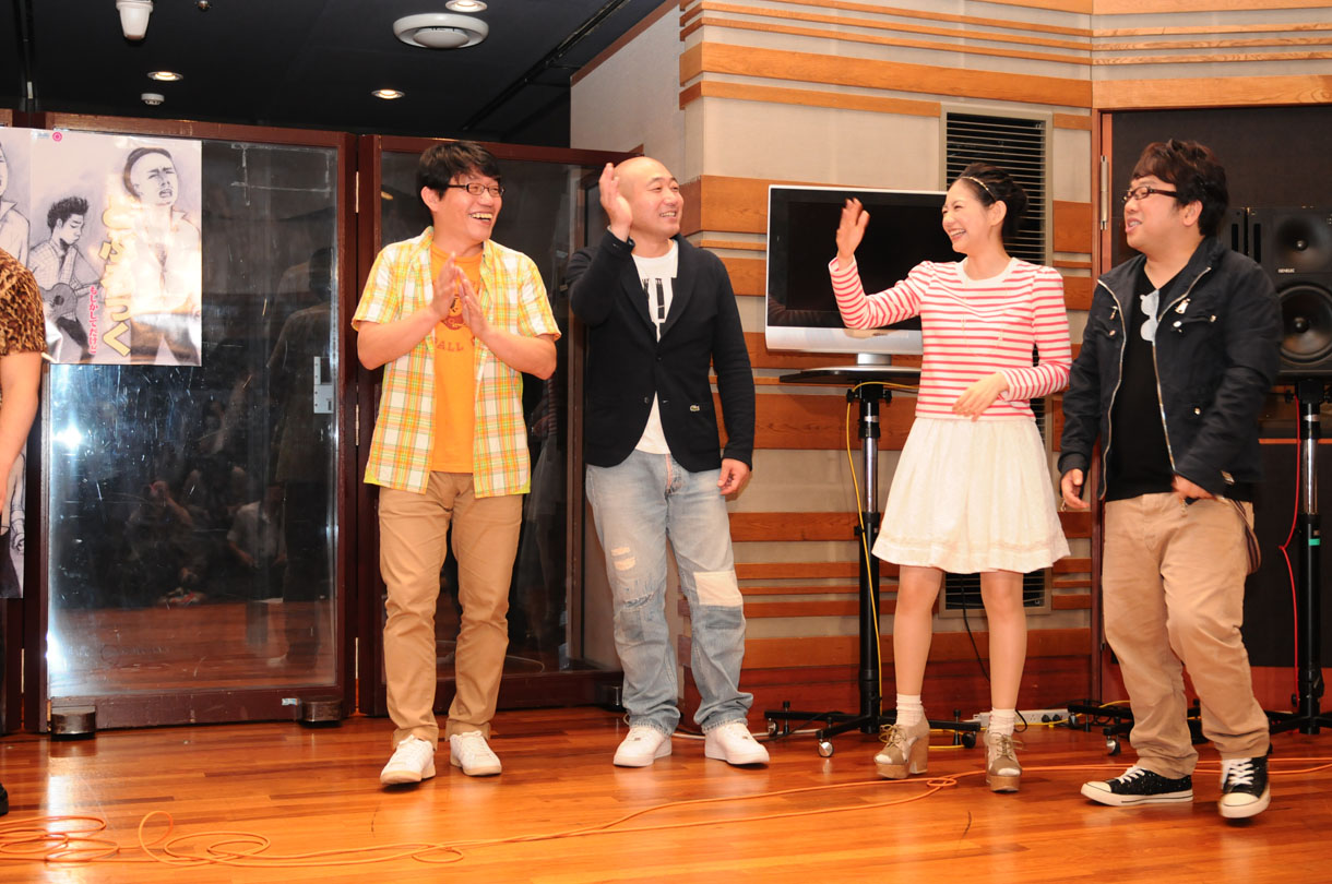 妄想が過ぎる歌詞に「ないない！」と笑う妄想推進委員会の面々。