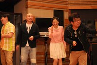 「女は男の6倍エロい」という歌詞に天野は「そうなの？」と女性記者に確認する。