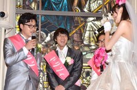 松井愛莉（右端）と同じく福島県いわき市出身のアルコ＆ピース平子（左端）。