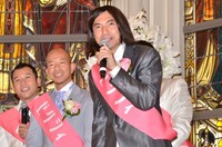 ふかわりょう（中央）。