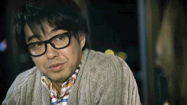 「ゼクシィ」12月号でインタビューに回答しているおぎやはぎ矢作。写真はゼクシィのCM「プロポーズされたら、ゼクシィ編」より。