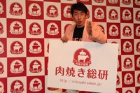 「肉焼き総研」発足記者発表会に登場した寺門ジモン。「黒毛和牛の雌は寄ってくるけど人間の女性は寄ってこない」と話し、笑いを誘った。