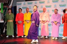 リーゼントのカツラを取り去ったバッドボーイズ佐田。