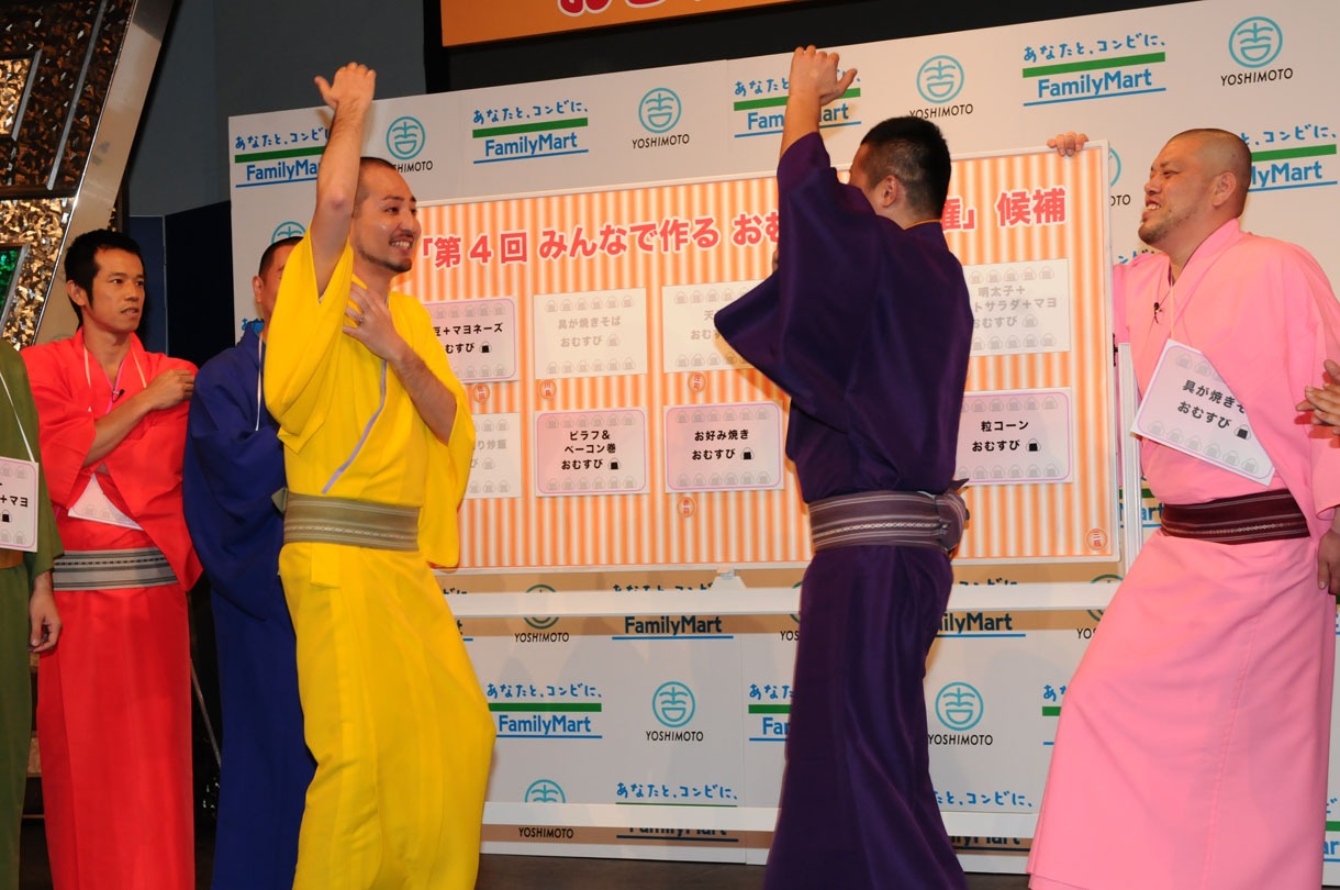 おむすびジャンケンで決着をつけようとするスリムクラブ内間とバッドボーイズ佐田。
