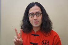 グリーのWebマガジンサービス「Magalry」の連載「僕だけ犬に吠えられた」にて小説を書き始めたピース又吉。