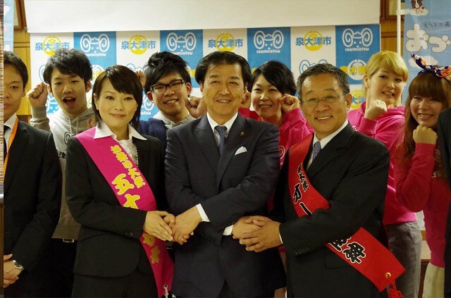 オール阪神「泉大津市名誉大使」、五十嵐サキ「泉大津市お祭り大使」2期目就任式。(c)吉本興業