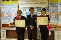 オール阪神「泉大津市名誉大使」、五十嵐サキ「泉大津市お祭り大使」2期目就任式。(c)吉本興業