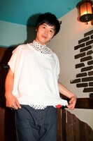 自作の洋服を身にまといポーズを決める金子。(c)河村正和（フォトプロ）