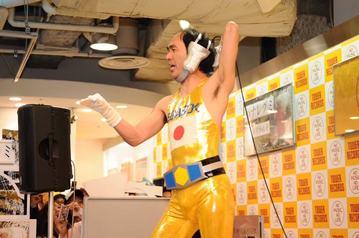 「エガソック」スタイルで登場した江頭はイベント冒頭から大暴れ。