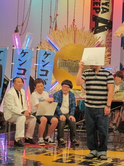 「Shibuya Deep A」の「大爆笑で天下をとれ!お笑い国盗りバトル」で罰ゲームをするケンドーコバヤシ。