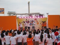 カウントダウンとともにフェススタート。