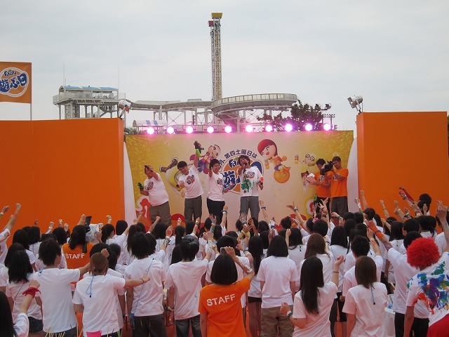 カウントダウンとともにフェススタート。