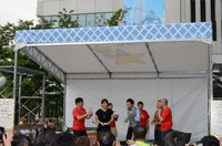 「カンコンキンシアター」旗揚げ25周年記念イベントの模様。ゲストとして浜口京子、どぶろっくがステージに登場した。