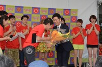 「カンコンキンシアター」旗揚げ25周年記念イベントの模様。イベントのプレゼンターとして、ゴスペラーズの黒沢薫（中央）も出席した。