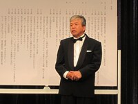 エンディングで、はにかみながらも感謝の言葉を述べるショージ。