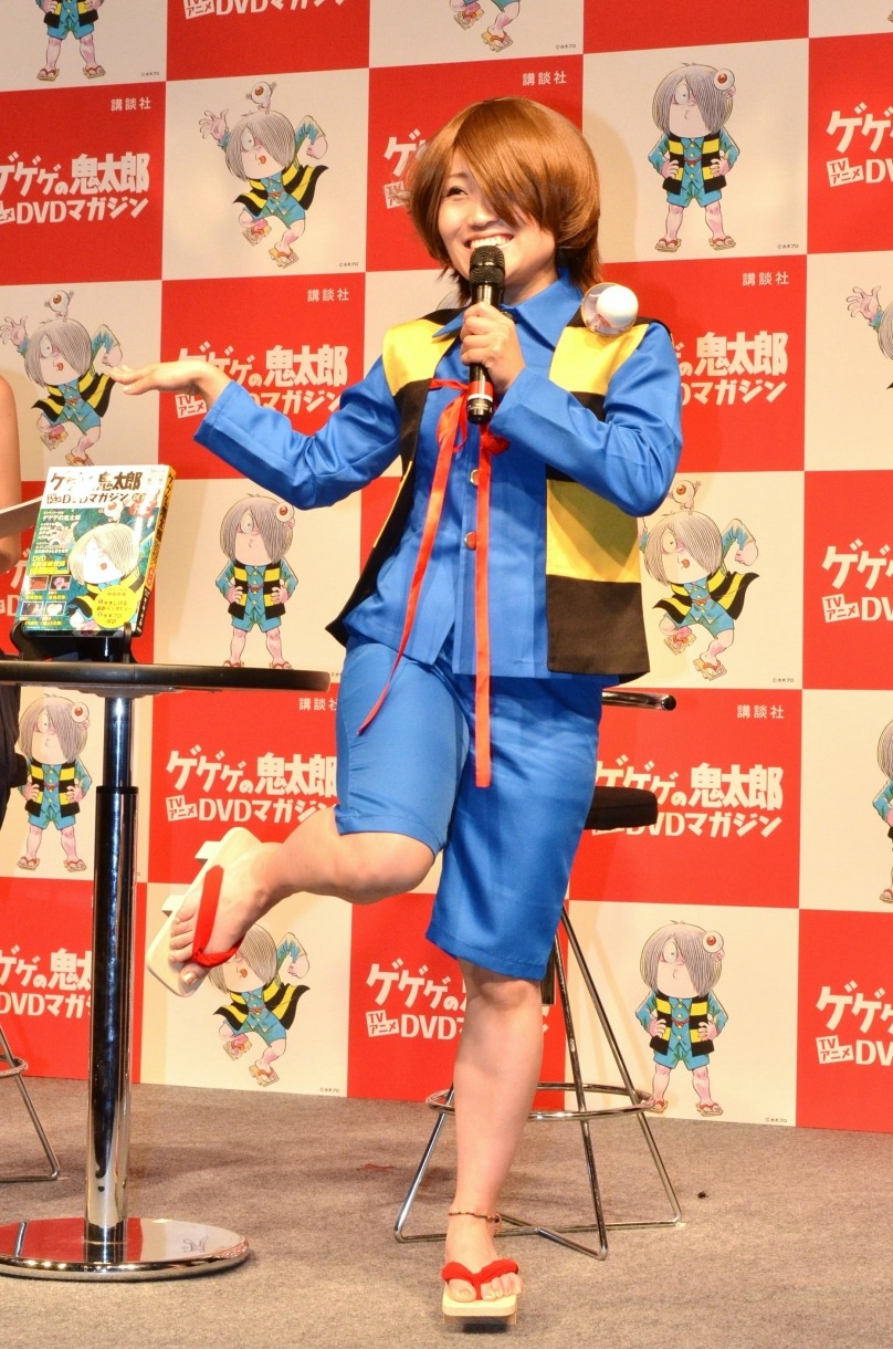 「DVDマガジン、フライングゲット」と呼びかけるキンタロー。。