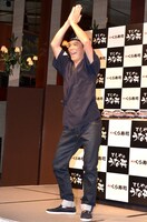 イベントに登場するなり、うなぎにかけた一発ギャグを披露する、ますだおかだ岡田。