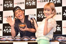 ますだおかだ岡田（左）と、水沢アリー（右）。