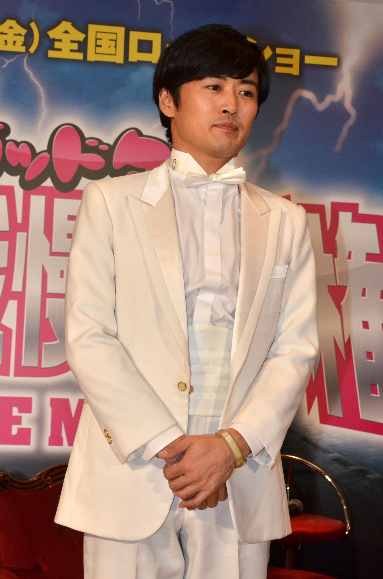 主演の劇団ひとり。