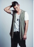 レイザーラモンHGのモデル用宣材写真。