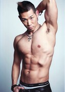 レイザーラモンHGのモデル用宣材写真。