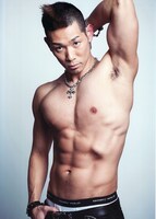 レイザーラモンHGのモデル用宣材写真。