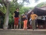 広島・尾道を訪問する（左から）敦士、井森美幸、柳沢慎吾。(c)テレビ東京