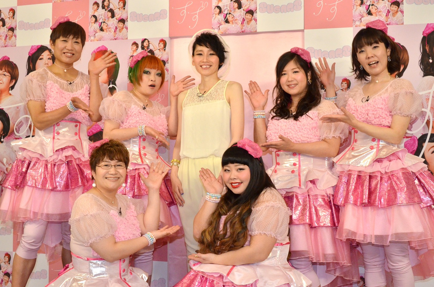 「すず from SUGARS」のメンバー7名。