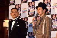 キングコング西野（右）と、後藤ひろひと（左）。