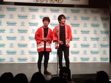 ネタを披露するサムタイムズ。