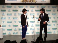 ネタを披露するLLR。