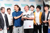 ジューシーズ赤羽はおむすびを食べながら再登場。