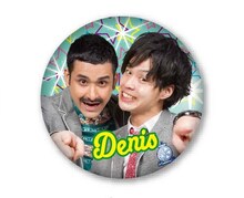 「彩メンバーガチャガチャ缶バッジ」デニス