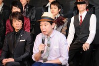 プロデュースを手掛ける鈴木おさむ。