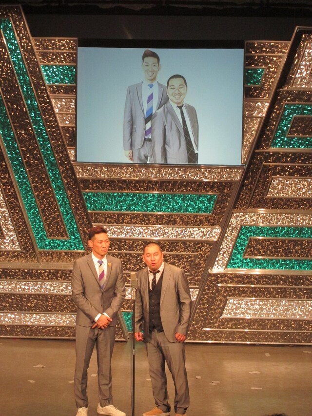 6月7日、東京・ヨシモト∞ホールにて行われたレイザーラモン出演ライブ「HG、RGはいらない。住谷、出渕で漫才したいんや!!」の漫才の様子。