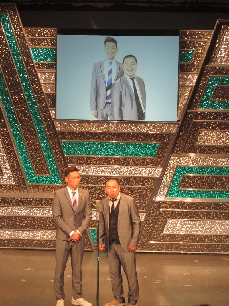 6月7日、東京・ヨシモト∞ホールにて行われたレイザーラモン出演ライブ「HG、RGはいらない。住谷、出渕で漫才したいんや!!」の漫才の様子。