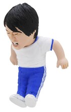 運動神経悪い芸人」の“ヒザ神”フルーツポンチ村上のフィギュアストラップ