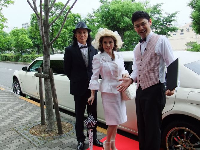 「デヴィ夫人＆シャンプーハットのお宝体験セレぶらり」(c)ytv