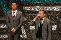 2人が今力を入れている伝統芸能フォー漫才。RGは笙の音を担当。(c)フォトプロ