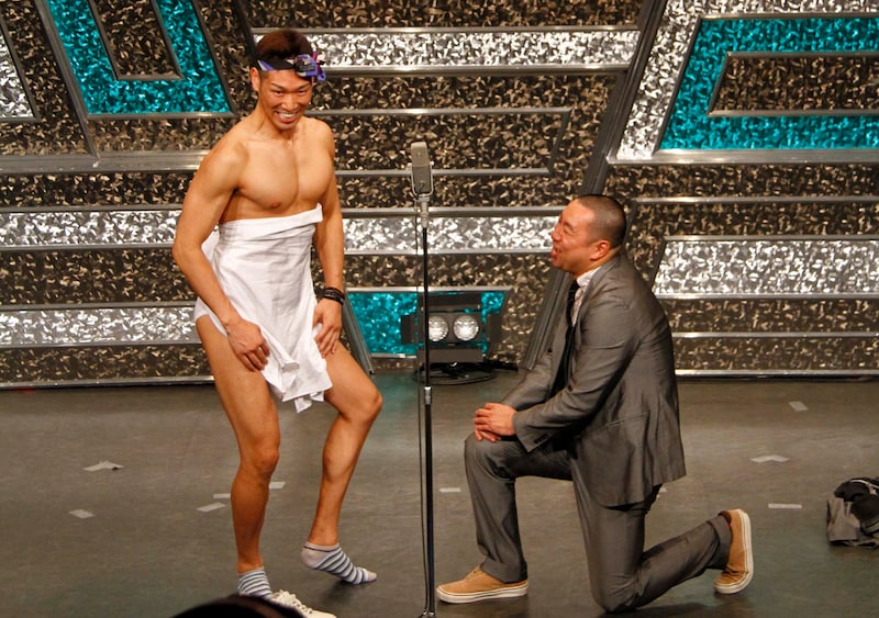 2人が編み出したモデルクールポコ漫才。(c)フォトプロ