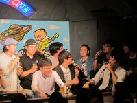 前回本公演後の顛末を語る平子。