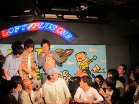 平子の命令で乳首をタダで見せることになった槙尾。