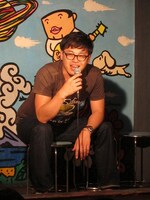 観客に「きれいになった」と話す平子。