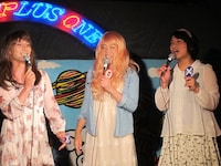 マジ歌カラオケのジャッジを担当した女性3人。