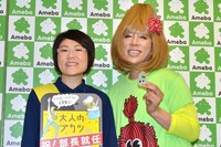 Amebaのスマートフォン向けコミュニティ「bk2」内の「ブッス！手芸部」部長に就任したオアシズ光浦（左）と、KABA.ちゃん（右）。