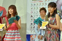 中川翔子（手前左）と、前田敦子（手前右）。